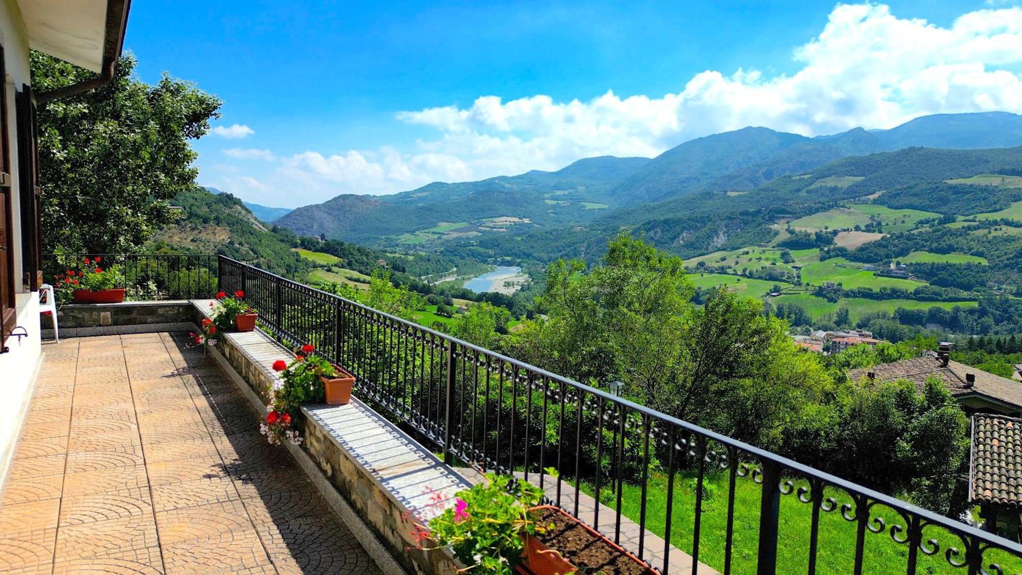 Casa Del Bosco - Vista Mozzafiato & Parco 4 Ettari Villa Bobbio Eksteriør billede
